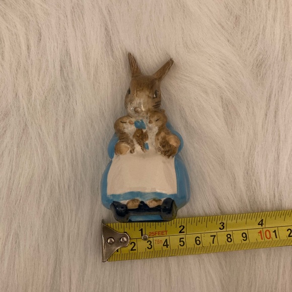 Royal Doulton Beatrix Potter “Mrs. Rabbit & Bunnies” - Picture 10 of 11